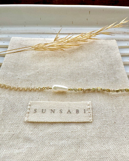 SUNSABI BEING bracelet with freshwater Biwa pearl, Miyuki beads and gold-filled rollo chain