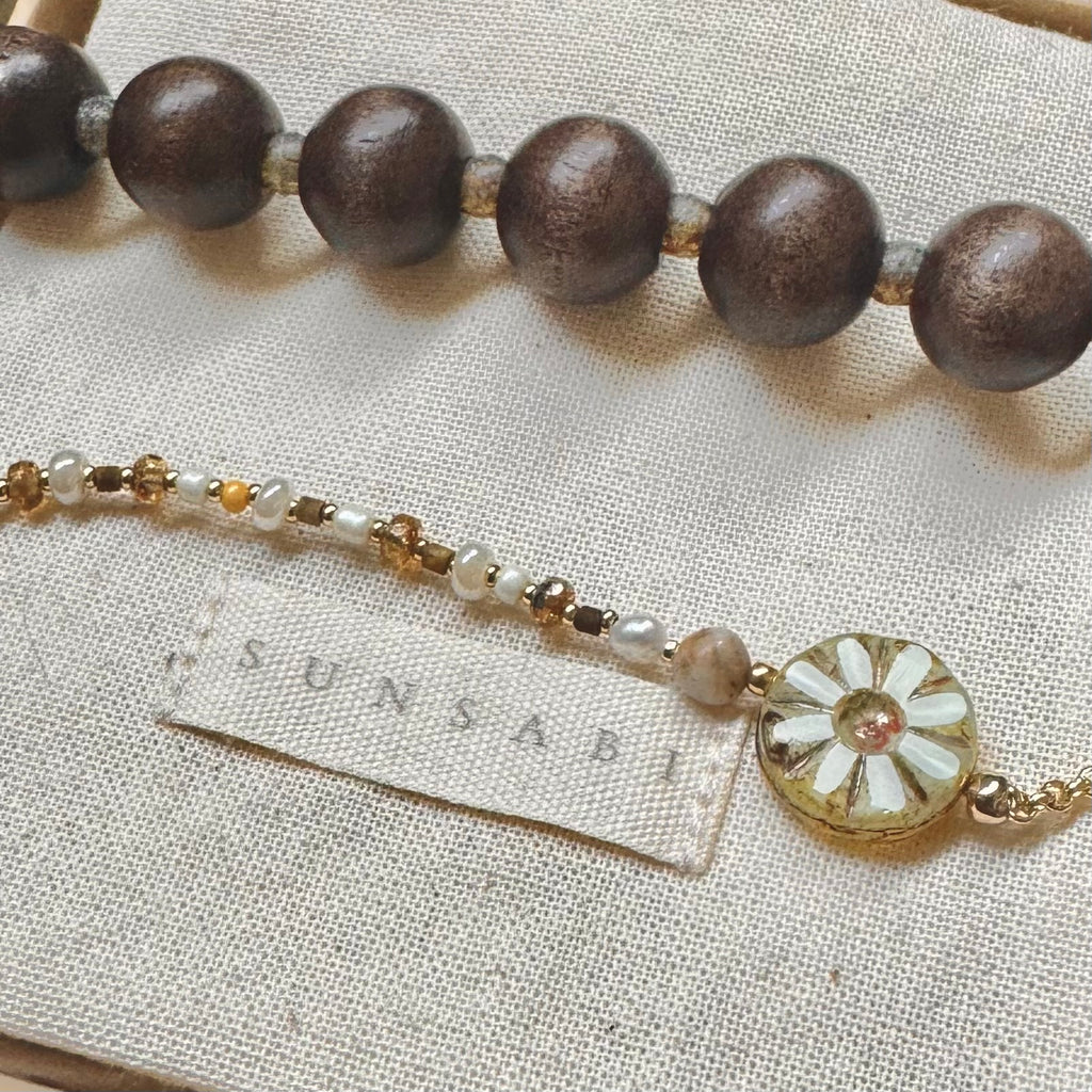 Close-up of the BLOOM bracelet with baroque pearls, natural stone and a Czech glass flower bead.
