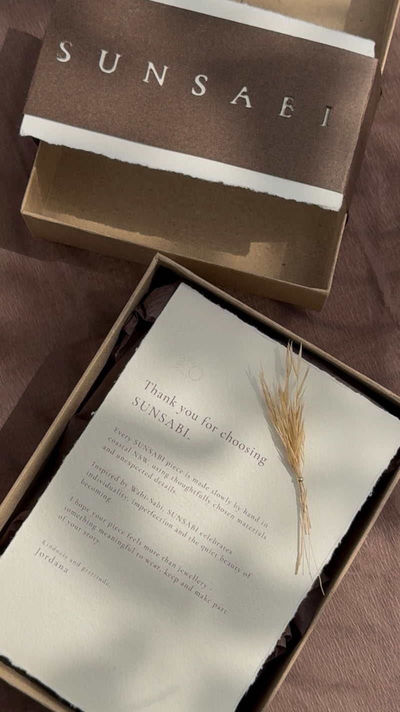 SUNSABI jewellery gift box with thank-you card and dried grass
